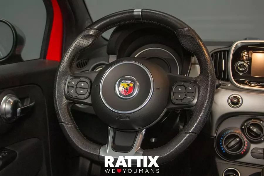 Fiat 595 Abarth: dimensioni, interni, motori, prezzi e concorrenti